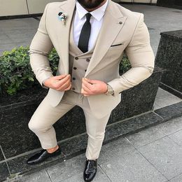 New Arrival Beige Men 3 Piece Suit Slim Fit Men Wedding Tuxedos Peak Lapel One Button Blazer Formal Business SuitsJacket Pants Ve200d