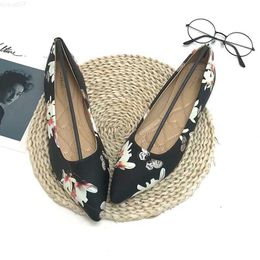 Dress Shoes Flats for Women with Butterfly Flower Print Pointy Head Lady Casual Shoes Daily Loafers Slip on Big Size 44 45 46 Summer Spring L230721