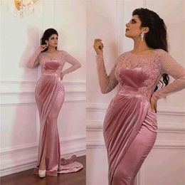 Elegant Pink Velvet Mermaid Evening Dresses Beaded Long Sleeves Sheer Bateau Neck Plus Size Prom Gowns Sweep Train Side Split Form279P