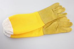 Small Animal Supplies Anti bee gloves yellow sheepskin long mesh breathable hollow bees sting out special products wholesale 230720