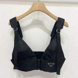 Designers femininos camisetas íntimas com roupas de triângulo de metal Sexy Deep Sling Tube Tops Mulheres roupas de luxo Roupas de mulher Camisole Bra colete