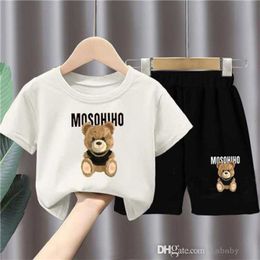 Kids Tracksuit Kleidung 2023 Cartoon Zwei-Stück-Set-Buchstaben Kurzarm T-Shirt Shorts Sets für Jungen und Mädchen Baby Kinder Sommerkleidung