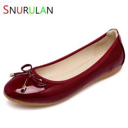 Dress Shoes 2023 new spring shallow mouth shoes women flat bottom wild bow patent leather scoop shoes round red wedding shoes large L230721