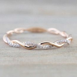 Corda intrecciata con motivo a onde di diamanti Coda in raffinato anello in oro rosa