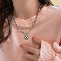 Pendant Necklaces Sweet Black White Heart Beads Necklace For Women Fashion Clavicle Chain Party Jewelry Accessories