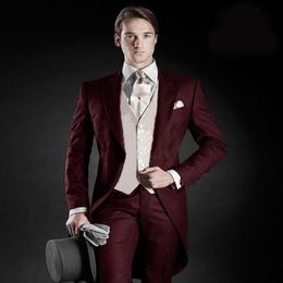 Tailcoat Morning Style Groom Tuxedos Peak Lapel Mens Suit Burgundy Groomsman Man Wedding Dinner Suits JacketPantsVest6135305213z