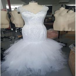 2021 Real Pics Mermaid Wedding Gown Sleeveless V-neck with Lace Up Tulle Train Beads Bridal Wear Custom Made300D