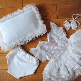 Keepsakes 1Set born Pography Props Outfits Baby Lace Romper Headband Shorts Pants Pillow Set Infants Po Shooting Bodysuit P31B 230720