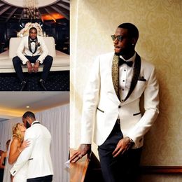 Handsome White Wedding Tuxedos Slim Fit Gold Pattern Laple Suits For Men Cheap One Button Groom Suit Only The Jacket And Handkerch300e