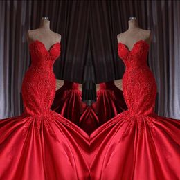 Luxo Dubai Vestidos de noiva sereia com contas vermelhas 2020 Renda Cristal Trompete Vestidos de noiva Royal Train Sweetheart Robe De Mariee297D