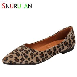 Dress Shoes Flat Shoes for Women Sexy Leopard Pointed Toe Large Size Small Size Slip on Moccasins Ballet Shoes Basic Female Working Shoe L230721