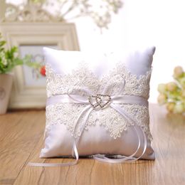 Elegant White Lace Wedding Ring Pillow with Hearts Decoration Floral Satin Cushion Wedding Suppliers High Quality169n