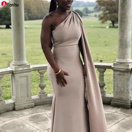 2022 Sexy Champagne Nude Mermaid Bridesmaid Dresses For Weddings With Cape African One Shoulder Plus Size Party Sweep Train Maid o286e