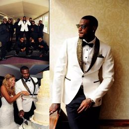 Handsome White Wedding Tuxedos Slim Fit Gold Pattern Lapel Suits For Men Cheap One Button Groom Suit Groomsman Wear Only The Jacke272t