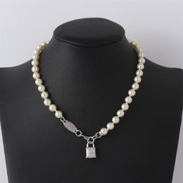 Trendige Schmuck-Halskette mit Saturn-Perle und emailliertem dreidimensionalem Schloss für Damen2383