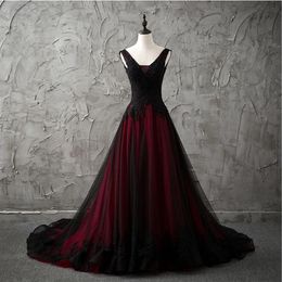 Gotische schwarze und rote Brautkleider 2020 Verkauf von neuen Vestido De Novia Gericht Zug Custom V-Ausschnitt Tüll A-Linie Spitze Brautkleid253j