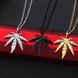 Fashion Punk Maple Leaf Necklace Black Leaf Pendant Chain Necklace for Men and Women Hip Hop Necklace Gift for Party