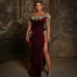 Aso Ebi 2021 Arabic Burgundy Stylish Velvet Evening Dresses Beaded Sexy Prom Dresses High Split Formal Party Second Reception Gown260j