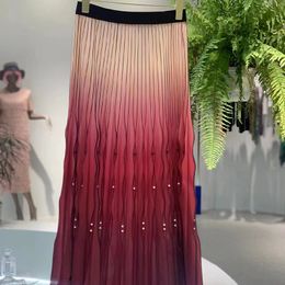 Saia de meio comprimento para mulheres na primavera/verão 2023, novo design de saia plissada fina, saia longa evasê