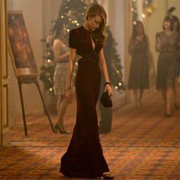 Red Carpet Celebrity Dresses 2020 Burgundy Long Backless Velvet Evening Dress with Short Sleeves Prom Party Gowns283I