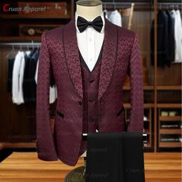 Men's Suits 2023 Burgundy Floral Printed Suit Mens Slim Fit Groom Groomsmen Wedding Tuxedo Shiny Luxury Shawl Lapel Blazer Vest Pants 3Pcs