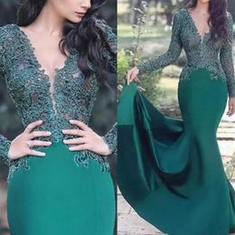 Luxury Arabic Arabic Emerald Green Lace Mermaid Evening Dresses Sheer Long Sleeves Satin Applique Ruched Long Formal Prom Party Go211F