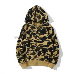 Bapes Designer Mens Hoodie Hoodies Shark Luminous Women Sweatshirts Letters Camo Hoody Oversized Cotton Zip Sweaters Hoodys Embroidered Cardigan 10B6