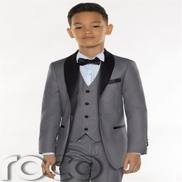 2018 New Design Grey Boys Tuxedo Cheap Three Pieces Boys Dinner Suits Boys Formal Suits Tuxedo for Kids TuxedoJacket pant vest ti3179
