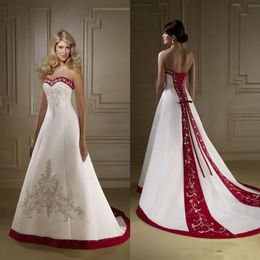 Vestidos de noiva bordados de cetim vermelho e branco vintage retrô Strapless A Line Lace Up Court Train vestidos de noiva country vestidos Pl271g