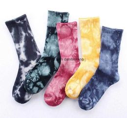 Unisex wholesale fashion high performance cotton socks Harajuku street style long tube Colourful Tie-dye sock mid-cuff novely stocking