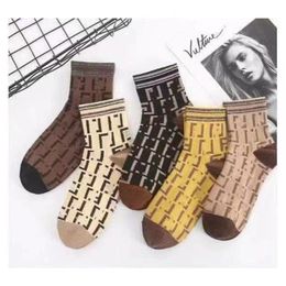 High-quality designer luxury knitted women's socks winter fashion warm and comfortable 5 pairs of gift box packaging252D