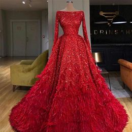 Luxuriöse rote Feder-Abendkleider 2020 mit Pailletten, langen Ärmeln, Ballkleidern, Bateau-Ausschnitt, Roben de Soiree, Formelle Anlässe278x