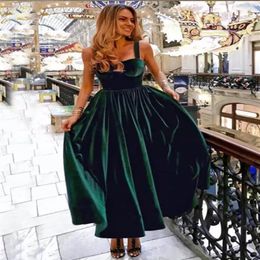 Emerald Green Velvet Prom Dresses 2022 Simple Straps Formal A line Party Gows Plain Short Evening Gowns Zipper Up Back296c