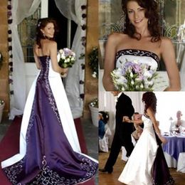 2020 Abiti da sposa vintage bianchi e viola con pizzo ricamato A-Line senza spalline con lacci dietro cappella treno Abiti da sposa341T