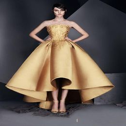 Elegantes Abschlussball-Cocktailkleid mit Goldapplikation, trägerlos, High-Low-Rüschen-Abendkleid, neues Design, hochwertige Heimkehrkleider319P