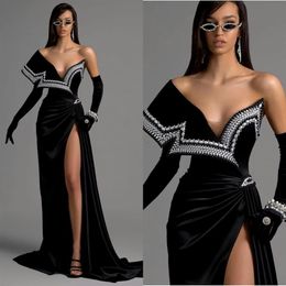Black Velvet Evening Gowns Sweep Train Off the Shoulder Mermaid Prom Dresses High Slit Pearls Vestidos Formal Celebrity Gowns255v