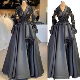 2023 Sexy Mother Of The Bride Dresses V Neck Plus Size Mermaid Long Sleeves Lace Appliques Crystal Beads Side Split Black Satin Pa183P