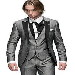 New Arrivals One Button Light Grey Groom Tuxedos Peak Lapel Groomsmen Man Suits Mens Wedding Suits Jacket Pants Vest Tie H2916