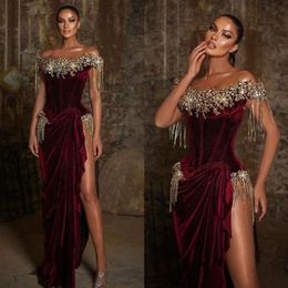 2021 Arabic Burgundy Stylish Velvet Prom Dresses Beaded Sexy Evening Dress High Split Formal Party Second Reception Gowns293h