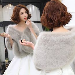 New Arrival Elegant White Wraps Red Gray Warm Bolero Bridal Cape Winter Fur Women Bridal Cloaks Party Wedding Coat QC1154242v