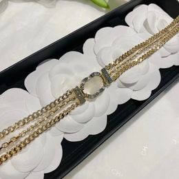 Lunghezza regolabile, accessorio audace e alla moda per abiti casual Collana di perle di ispirazione vintage con disegno floreale 112981