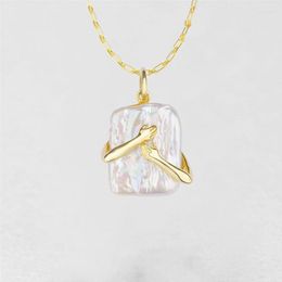 Pendant Necklaces Fashion Two Hands Hug Square Necklace For Women Imitation Baroque Pearl Accessories Romantic Jewelry