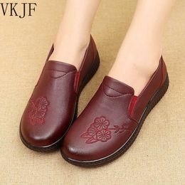 Dress Shoes Middle-elderly Mom Flat Shoes Soft Sole Anti-slip Women Leather Flats Shoes Leisure Ladies Loafers 2023 New Female Loafers L230724