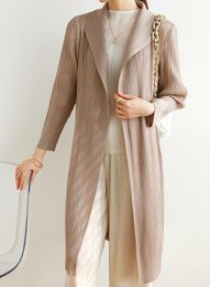 2023 Ny lyx Issey Ny produkt veckad Autumn Spring High End Temperament Fashion Solid Color Trench Coat