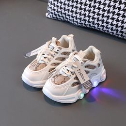 Outdoor Led Light Up Kids Sneakers Breathable Luminous Running Shoes Baby Girls Casual Shoes Sports Walking Shoes Children Toddler Shoes