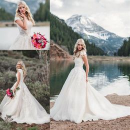 Modest Lace Wedding Gowns V-neck with Short Sleeves 2022 Chapel Train Beach Country Bridal Wedding Dresses Custom Made2624