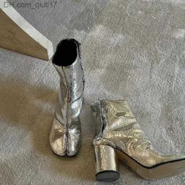 Stivali Stivali 2023 New Silver Tabi Boots Split Toe Chunky Tacco alto Donna Stivali in pelle Zapatos Mujer Moda Autunno Donna Scarpe Botas Mujer Z0605 Z230724
