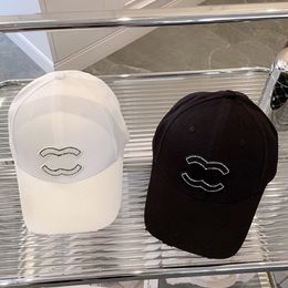 Classic Ball Caps Designer Summer Cap Travel Hats for Woman Men Black and White 2 Colours