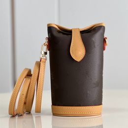 Fold Me Pouch Luxurys Designers Mini Bags Oval Base Rectangular Body Magnetic Closure Cellphone Bags Women Handbags Purses Wallets Womens Crossbody Shoulder Bag