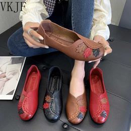 Dress Shoes Women Soft Leather Shoes 2023 New Summer Loafers Women's Slip-on Soft Sole Flat Shoes Vintage Fashion Leather Shoes Plus Size 42 L230724